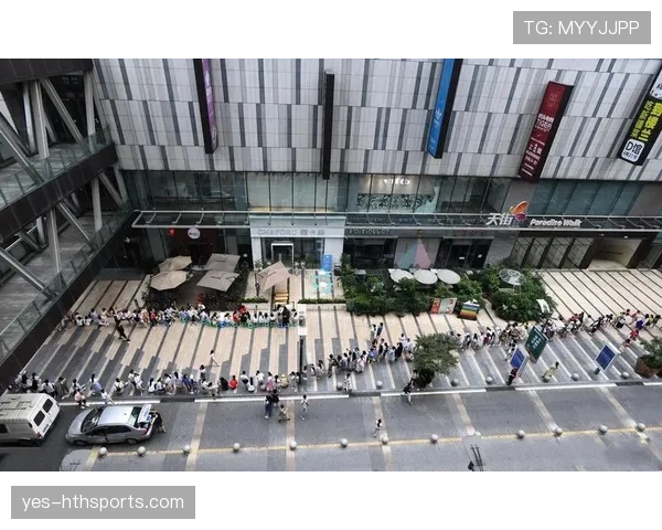 刷到安洗莹排队买奶茶的照片，手上的那块表把我当场懵了