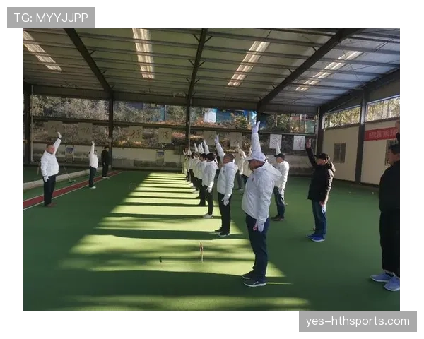 手抛球规则详解：裁判判罚条件与常见违规情况解析